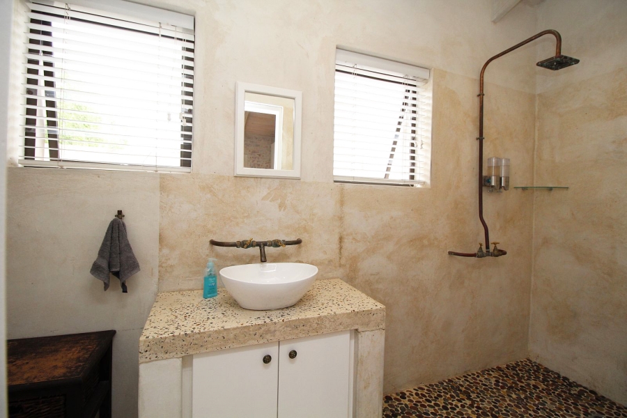 5 Bedroom Property for Sale in Middedorp Western Cape